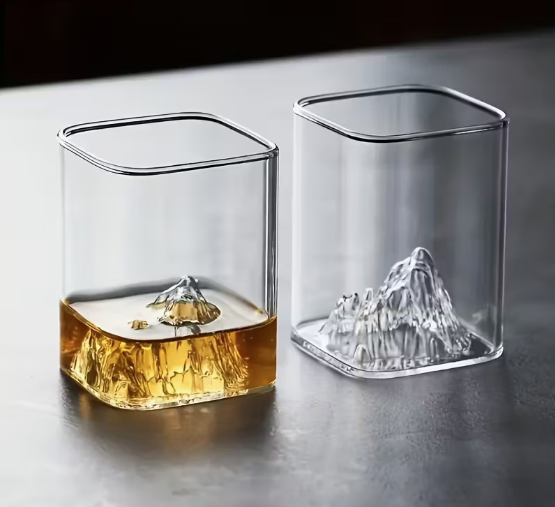 Kwadratowe szklanki do whisky „Góry” (2 szt., 200 ml)