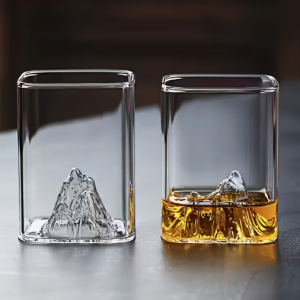 Kwadratowe szklanki do whisky „Góry” (2 szt., 200 ml)