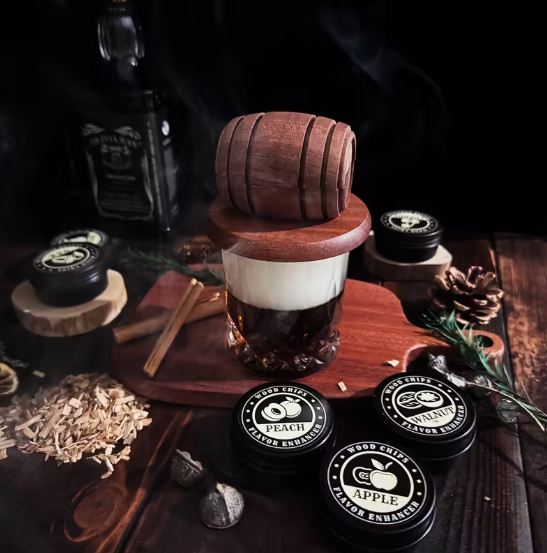 Zestaw do wędzenia whisky i innych napojów z ciemną, baryłkową wędzarnią i 6 aromatami.