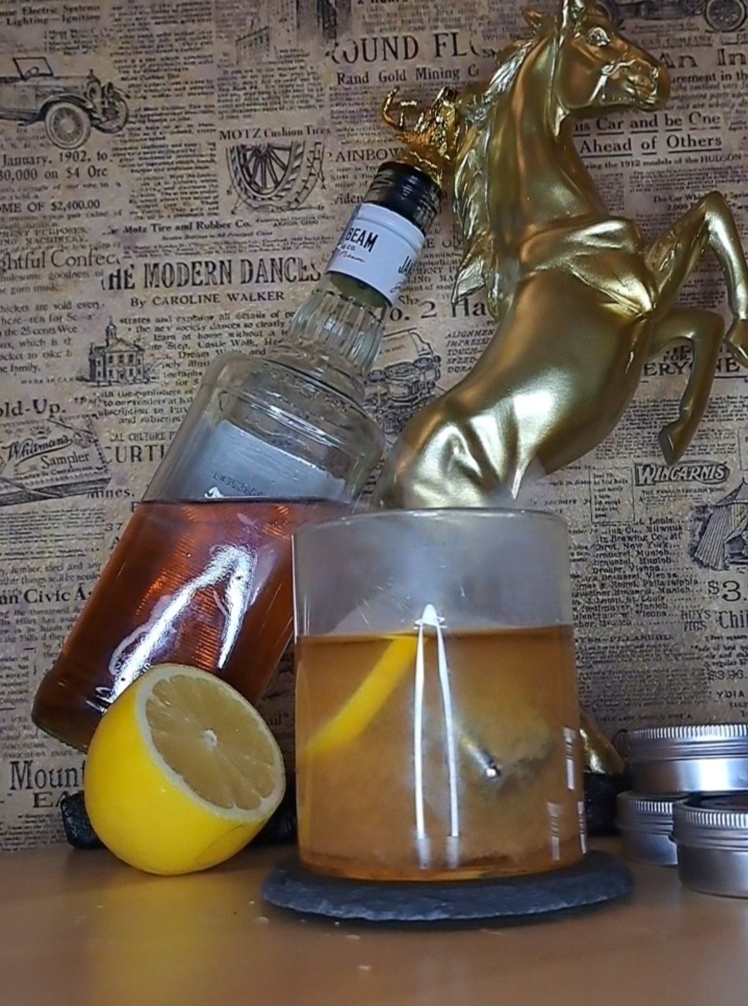 Read more about the article Smokey Apple Twist viskio kokteilis